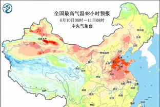 恶汉？苏亚雷斯劝架，反被梅洛当着主裁的面锁头